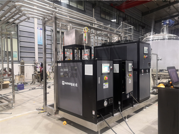 医药用高低温一体机在制药设备中的应用，控制反应釜的温度