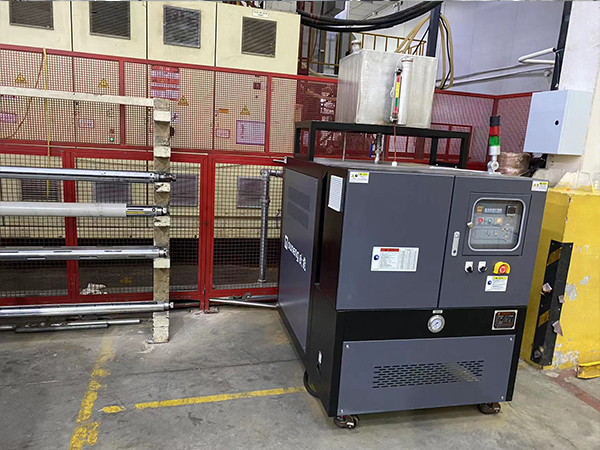 辊筒用高温油温机助力辊筒控温，控制薄膜温度