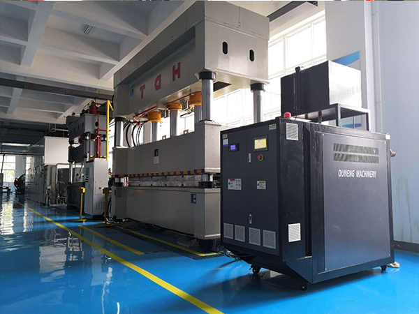 碳纤维CFRP加热蘑菇视频在线观看，助力智能无人机生产