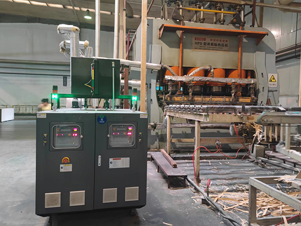 双机一体模压蘑菇视频在线观看应用于贴面压制，助力地板强化复合工艺